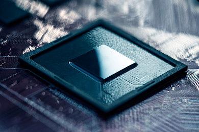 《黎明前20分钟》全新角色露娜 自动瞄准功能上线